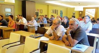 Expertos en automoción exponen en Ribadeo las novedades y tendencias del mundo del motor, incluido el autogas/GLP